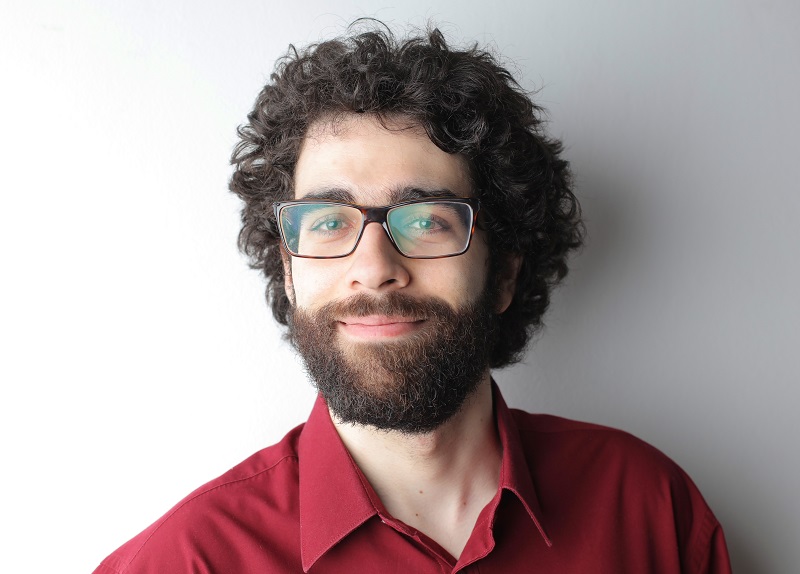 portrait-young-man-with-glasses